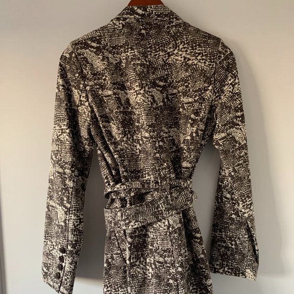 Le Chateau Women's Trench Coat - Picture 3 of 17